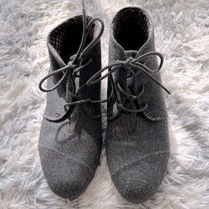 Marbella faux wool booties with laces, size 9, gray